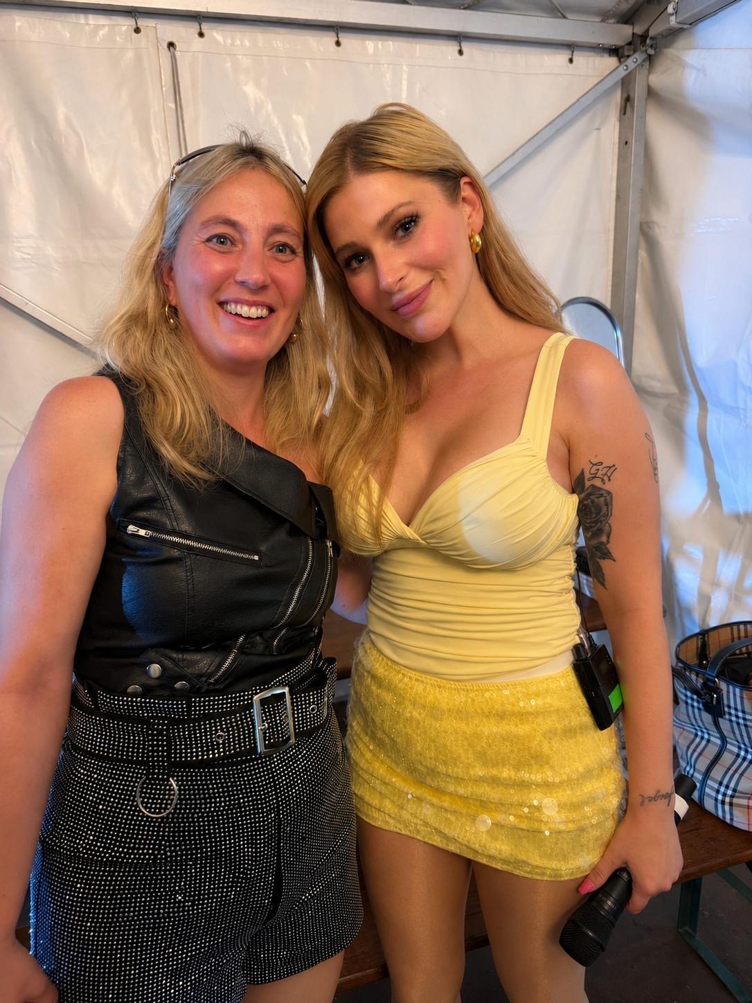Antje von Duo Atemlos mit Marie Reim backstage beim Stadtfest Cottbus