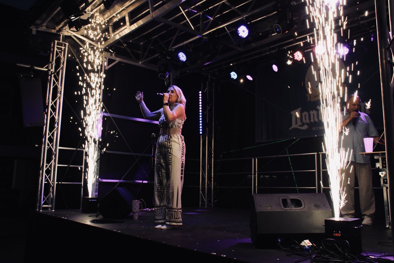 Duo Atemlos live beim Stadtfest Cottbus 2026 mit Bühnenfontänen