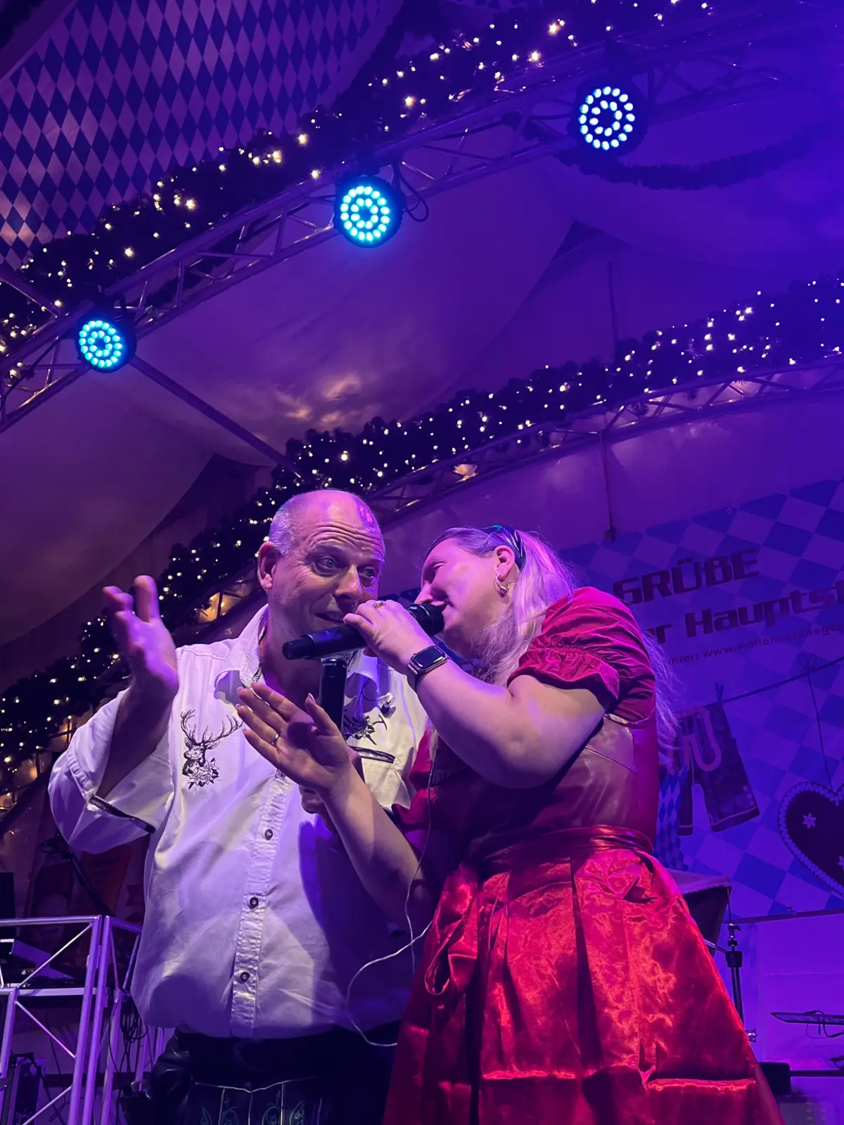 Duo Atemlos singt live beim Oktoberfest in Berlin-Spandau