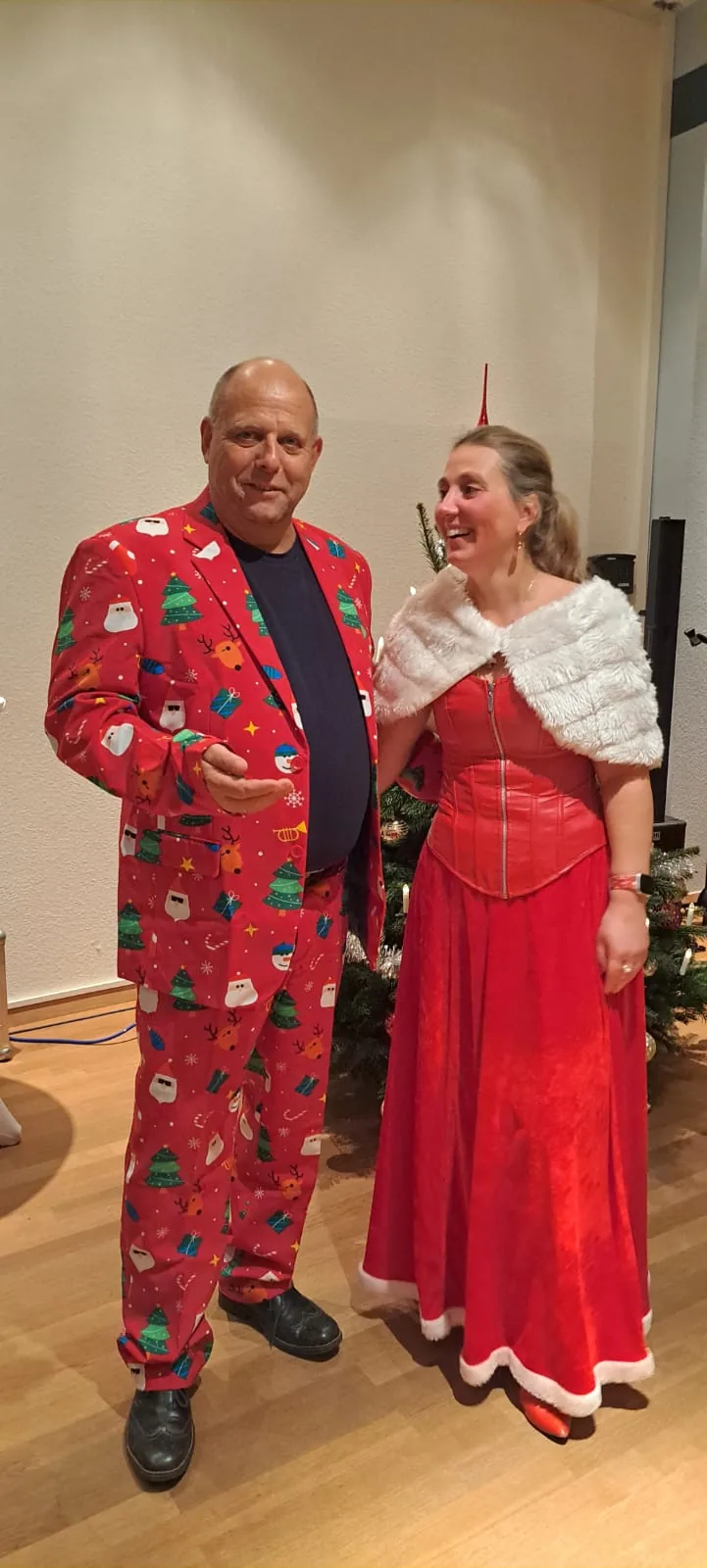 Duo Atemlos in festlicher Weihnachtskleidung